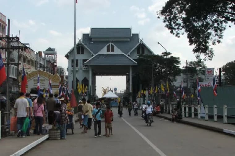 ท่าขี้เหล็ก เมืองที่เปลี่ยนแปลงไป